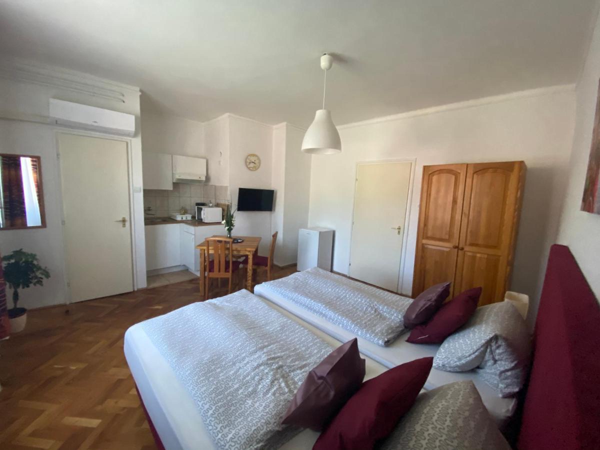 Anonymus Vendeghaz Apartment Siofok Bagian luar foto